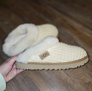 UGG SLIPPERS